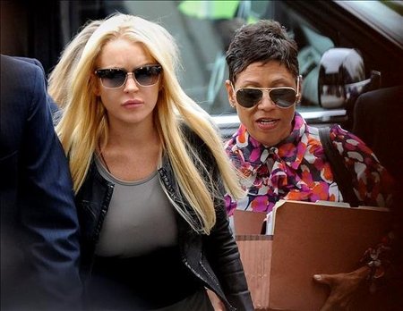 Lindsay Lohan en un coche, es como un cuchillo demasiado afilado