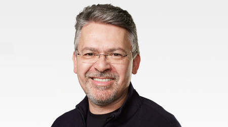 El proyecto del Apple Car está ahora en manos del responsable de IA de Apple tras la jubilación de Bob Mansfield