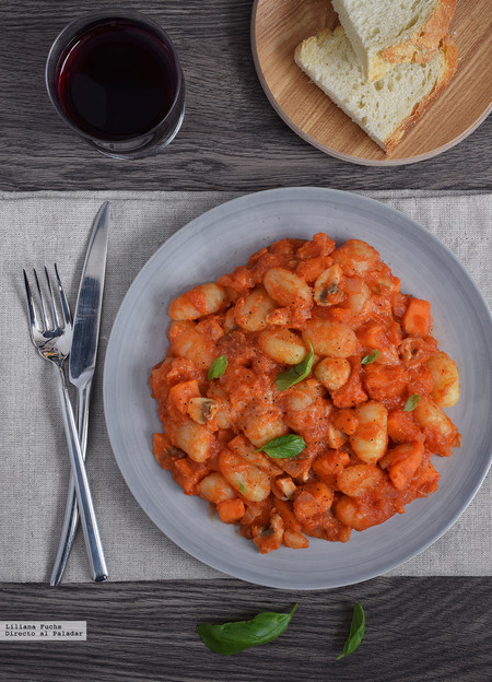 Gnocchi en salsa de boniato con setas. Receta de otoño-invierno