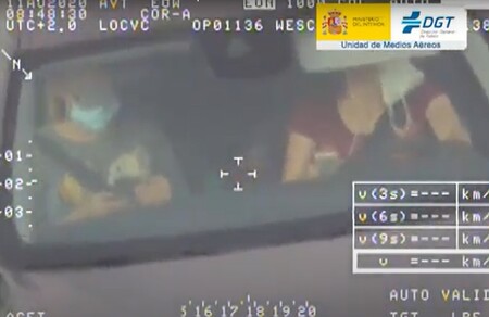 La DGT caza en siete días a casi 3.000 conductores con el móvil en la mano: una infracción que ya cuesta 6 puntos y 200 euros de multa