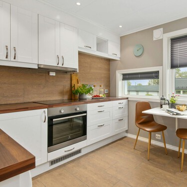 Adiós al desorden en la encimera gracias a este estante modulable que suma en espacio y optimiza el almacenamiento 