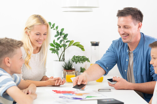 17 juegos de cartas fáciles y entretenidos para agilizar la mente de los niños 