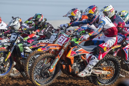 Tim Gajser y Jorge Prado vuelven a dar un recital de dobletes en Asia para enfilar sus títulos de MXGP y MX2