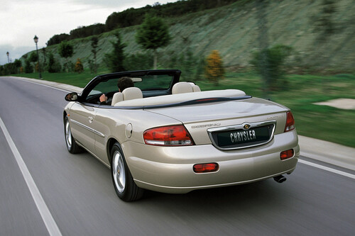 Ha llegado la primavera y me ha dado por buscar descapotables baratos: cinco cabrios con etiqueta de la DGT por menos de 5.000 euros