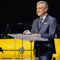 "Recompensar a los virtuosos y castigar a los viciosos". Para Luca de Meo (CEO de Renault) solo hay una solución para el futuro de la industria europea: copiar a China