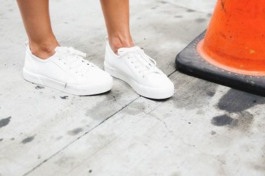 No me pises que llevo zapatillas... Blancas