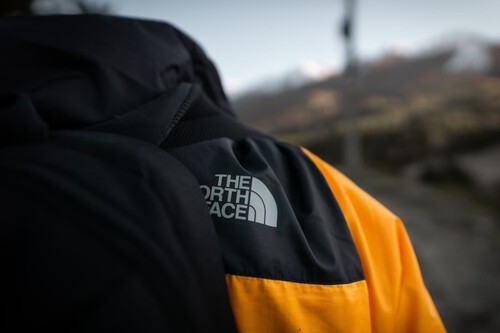 El outlet de El Corte Inglés arrasa en su liquidación de prendas The North Face con descuentos de hasta el 60%