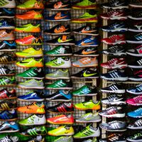 Estas son las zapatillas de piel que están haciendo temblar a Skechers y que ahora puedes fichar baratísimas en rebaja