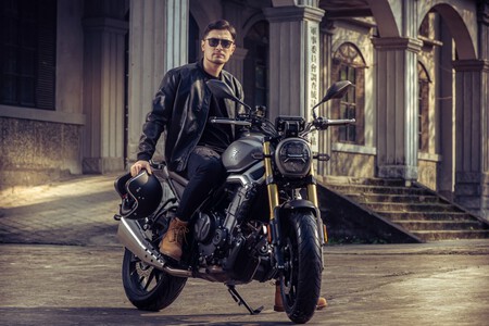 La Voge 500 AC es otra naked retro para el carnet A2, 60 euros más barata que una Honda CB500F