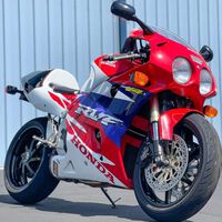 El garaje secreto del sultán de Brunei escondía una supercolección de motos: decenas de joyas ochenteras entre las que no sabrías cuál elegir