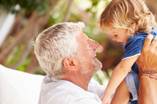 En vacaciones, cómo llegar a acuerdos sobre normas y crianza con los abuelos