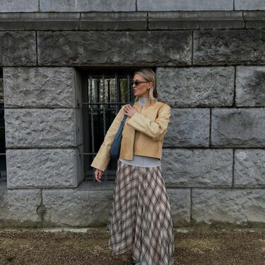 Ha llegado a Parfois es bolso bandolera color cielo despejado hecho de piel que llevaremos sin parar este invierno 