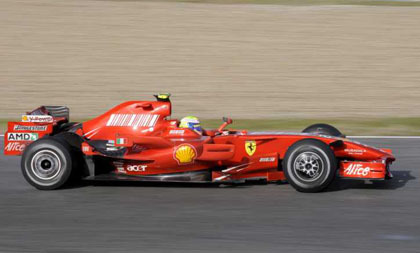 Los Ferrari confirman su dominio en Valencia