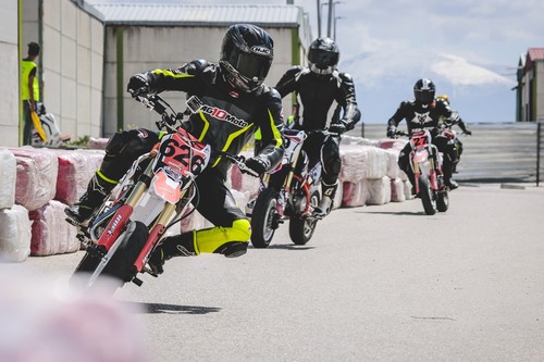 Hemos corrido una carrera urbana en homenaje a Ángel Nieto y ha sido una experiencia única