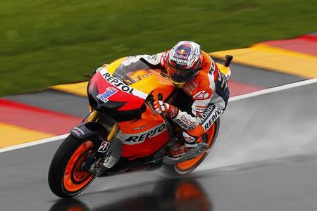 MotoGP Alemania 2012: Sandro Cortese, Casey Stoner y Marc Márquez poles bajo el aguacero