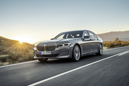 El BMW Serie 7 2020 es más potente, tecnológico y 40% más parrilla