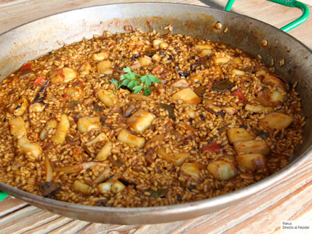 Arroz con sepia y verduras: un clásico de la gastronomía alicantina