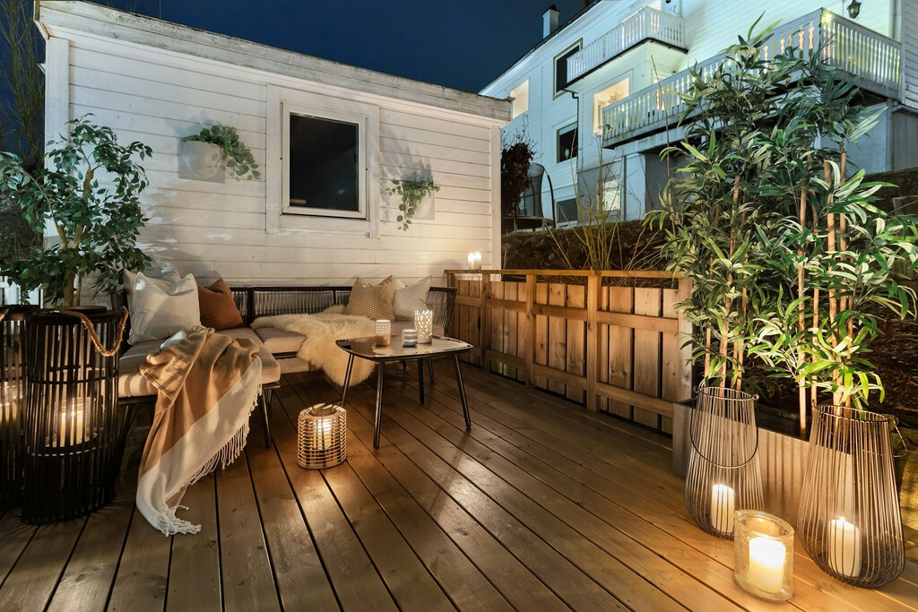 Bohemia y trenzada a mano este farolillo solar es la solución para iluminar balcones o terrazas sin cables