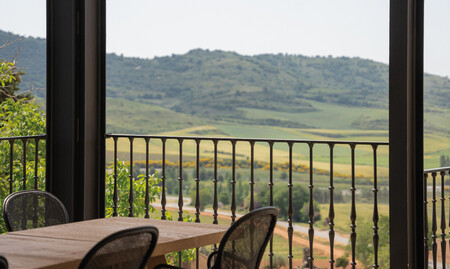 La panorámica desde el salón del comedor en el hotel boutique Mirador de Deyo.
