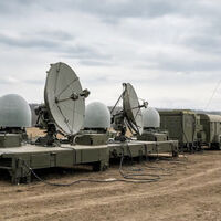 Rusia lleva tiempo intentando bloquear a los satélites Starlink desde tierra. Ahora ha decidido apuntar directamente al cielo