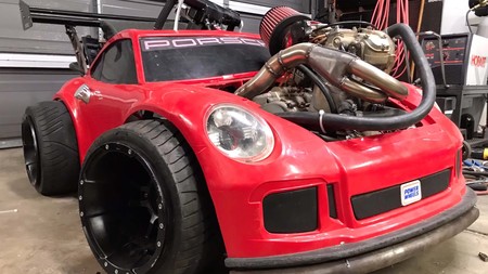 Este Porsche 911 GT3 es el juguete a escala que todo niño grande querría tener en su garaje