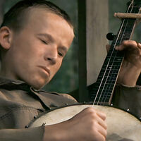Hace 54 años, un joven usó la magia del cine para tocar el banjo con una sola mano: creó una de las escenas más legendarias y un éxito de taquilla 