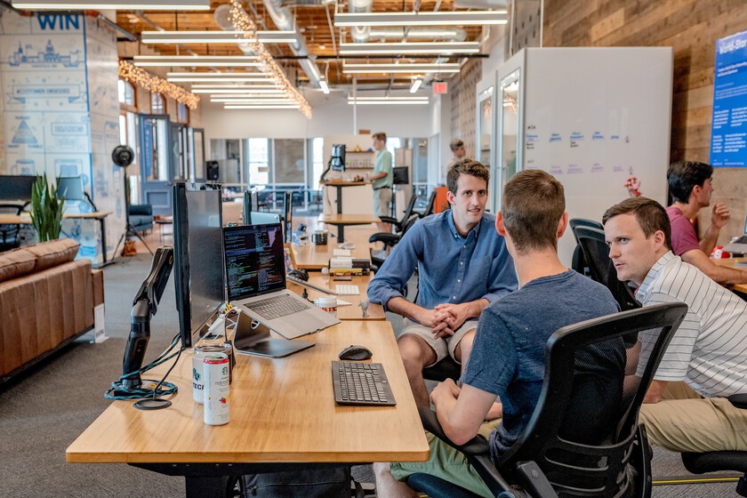 Este CEO dio un giro de 180º con el teletrabajo y mandó a todos a la oficina: "Vivir lejos del centro de tu sector es un error"