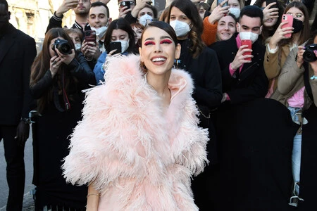 Este verano el delineado de ojos se lleva en bloque, palabra de Danna Paola, Chiara Ferragni y otras famosas más