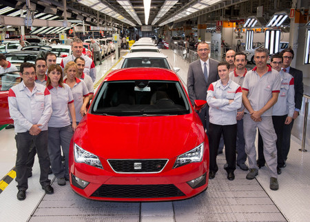 La fabricación y venta de coches en España progresa adecuadamente
