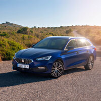 Los coches más vendidos de España en 2020: SEAT León, Dacia Sandero y Nissan Qashqai, en el podio