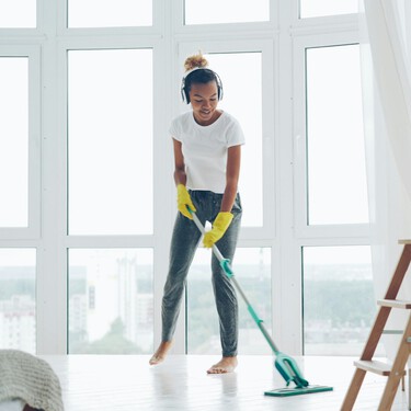 Está arrasando en Lidl: la mopa Vileda que desbanca a la fregona, con la gamuza lavable y limpia el suelo en seco o mojado