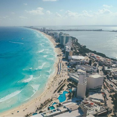 El hotel más grande de México está en Cancún: tiene toboganes, SPA y acceso a la marina