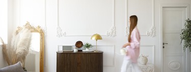 Ya en Maisons du Monde el banco descalzador con almacenaje perfecto para dar un toque de diseño al recibidor o al dormitorio