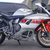 ¡Tremendo! Alguien echaba de menos la Yamaha R6, así que le ha metido un turbo a la R7, y ahora es una mala bestia