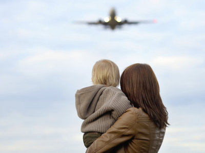 Primer viaje con el bebé: consejos básicos para subir al avión 