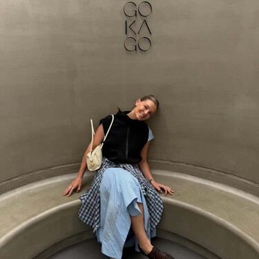 Las nuevas Nike que adoran las fans del lujo silencioso: clásicas y elegantes para ir estilosa hasta con zapatillas 