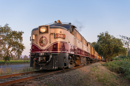 Viñedos y un asesinato: así es el viaje especial del Napa Valley Wine Train