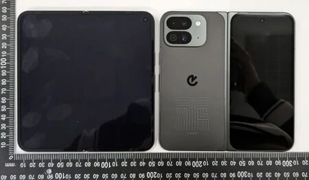 Google Pixel 9 Pro Fold を開いた状態。 NCC からの写真、Android Authority 経由