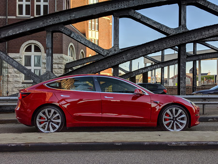 Tesla Model 3: llega a España en febrero desde 59.100 euros, mientras esperamos el básico de 35.000 dólares