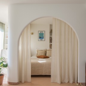 La solución que usan los arquitectos para ganar espacio en una habitación pequeña