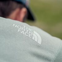 El Corte Inglés rebaja en sus Ofertas Límite la sudadera The North Face al 60% de descuento para los días más frescos