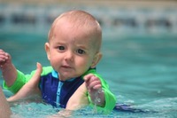 Precauciones de verano: a la piscina con niños 