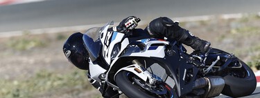 Adiós a los alerones en las motos. BMW va a cambiarlos por una idea que usan en los barcos: cilindros que giran en tiempo real 