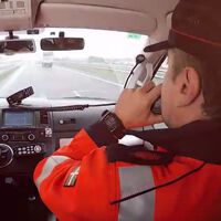 20 km de persecución, 10 coches de la Ertzaintza rotos y un policía herido tras el robo en un local de Vizcaya
