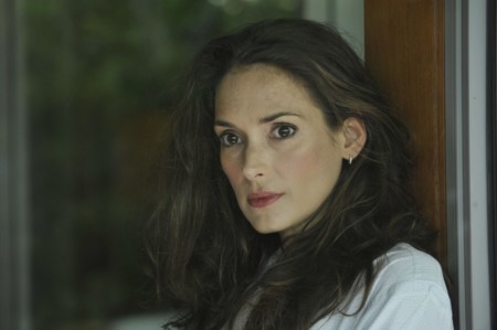 Winona Ryder defiende a Johnny Depp mientras Taylor Swift se pega una escapadita romántica