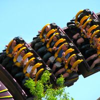 No poder meter comida de fuera en un parque de atracciones es un dolor de cabeza. Ahora una demanda a PortAventura, Warner e Isla Mágica lo tacha también de ilegal