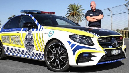 La policía de Australia compró un nuevo Mercedes-AMG E43, pero no por los motivos que imaginas