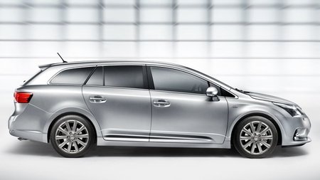 Toyota-Avensis-2012-Cross-Sport-05