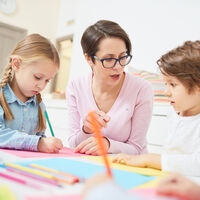 Mesa de la paz Montessori: cómo enseñar a los niños a resolver conflictos de manera sencilla y respetuosa 
