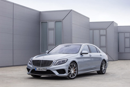 Mercedes-Benz S63 AMG - desempeño de deportivo envuelto en superlujo